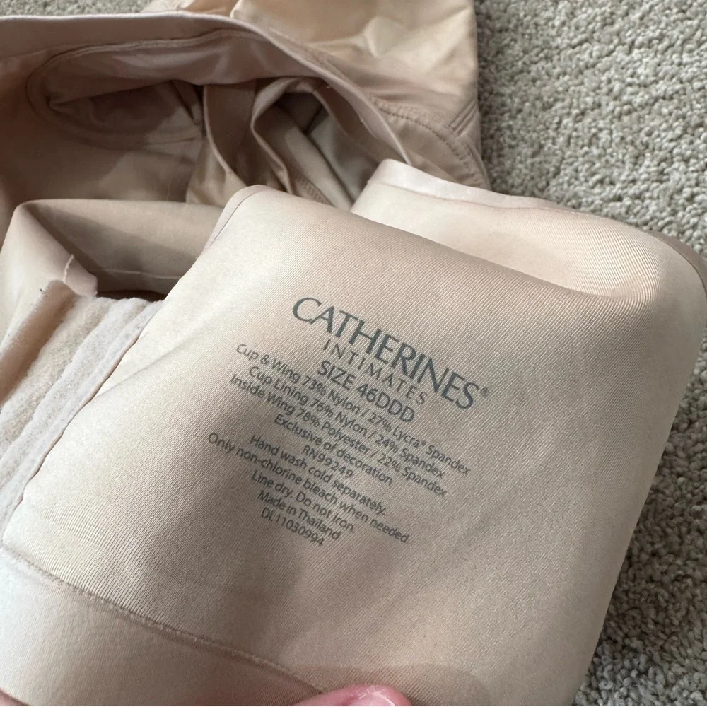 Catherines Intimates Light Beige Wirefree Bra Women’s Size 46DDD Lightly Lined